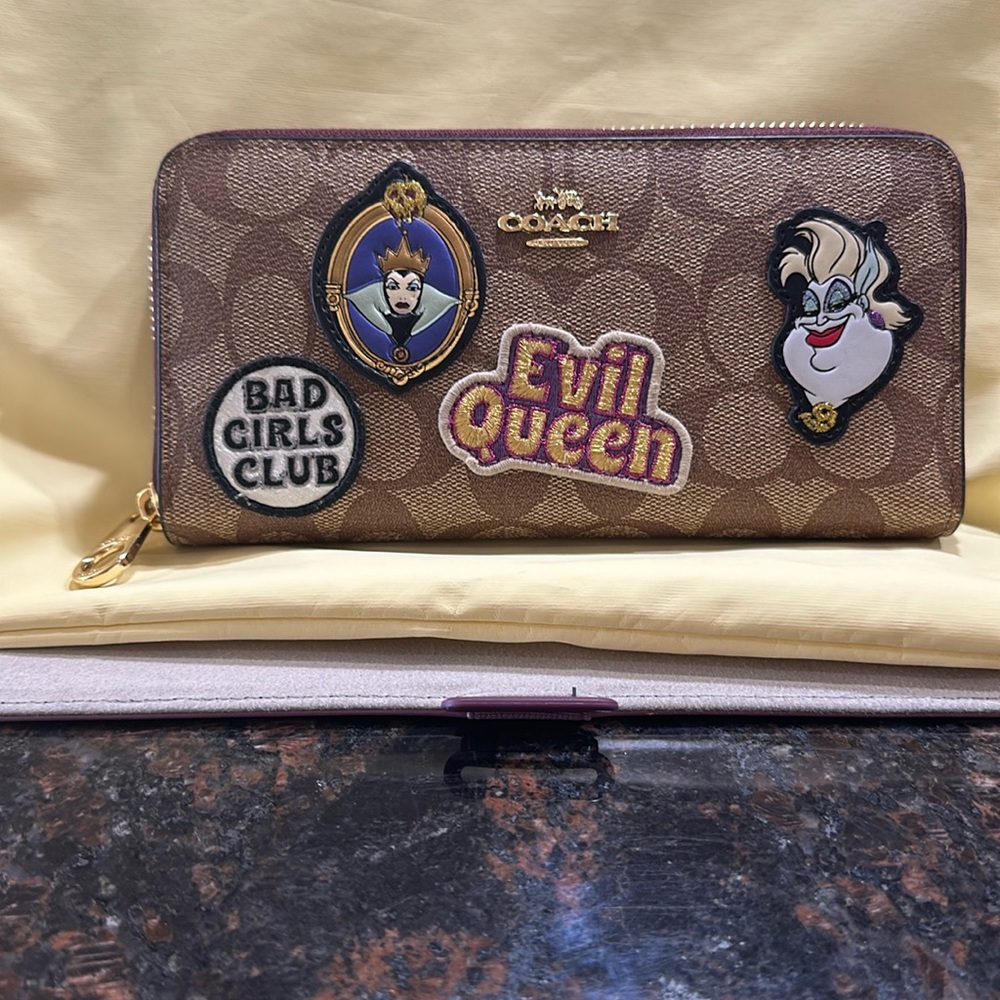 NWOT Coach Disney Zip Around Long Wallet
